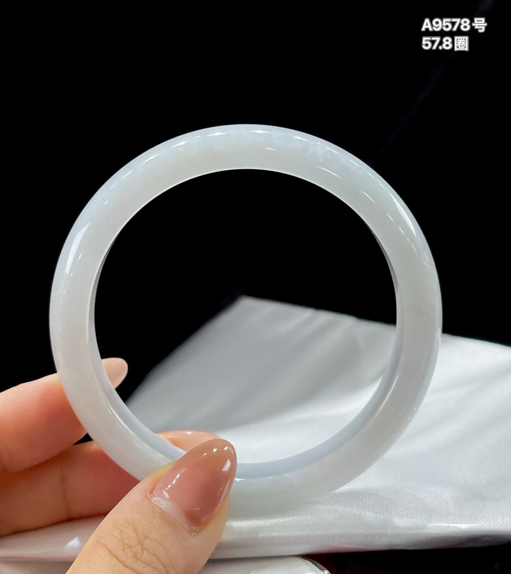 糯冰白月光平安镯A9578号 编号：2407212-85052-C19-8 具体尺寸：57.8-10.6-7.7 亦是淡晴底（wg0053309）