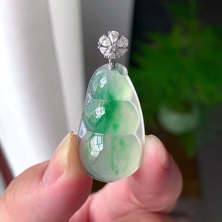 18K金钻镶糯冰种飘花福豆吊坠（yc193356）