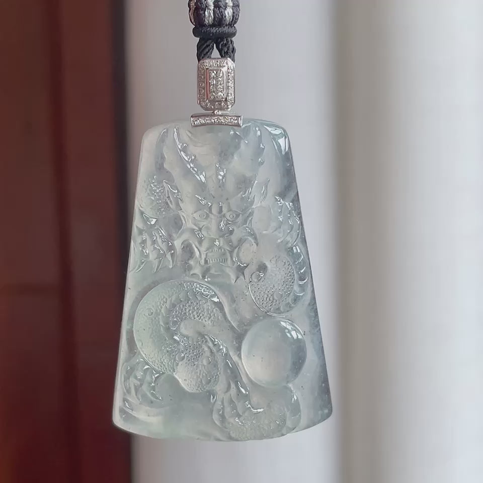冰种淡底色翡翠龙牌（yc188406）