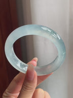 冰玻种带底色雪花棉翡翠平安镯（55mm）（yc196579）