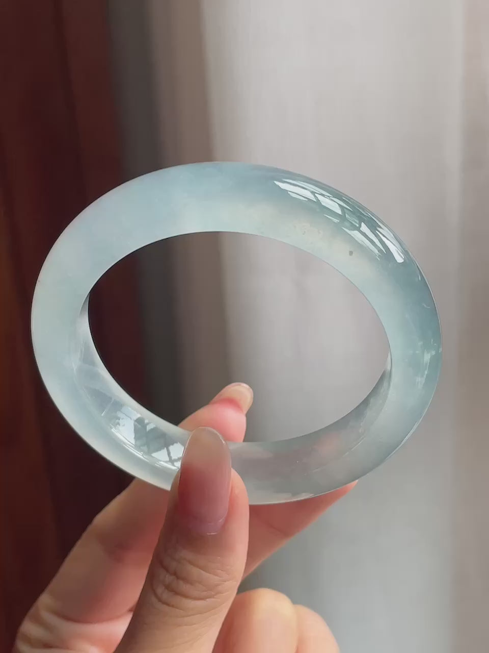 冰玻种带底色雪花棉翡翠平安镯（55mm）（yc196579）